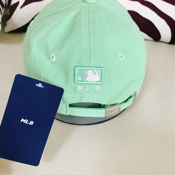NWT  MLB Baseball Cap, in beautiful light green - Picture 9 of 9